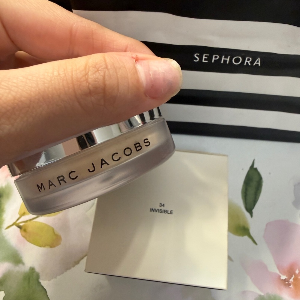 🌸 Marc Jacobs Invisible Setting Powder 🌸 - Picture 2 of 2